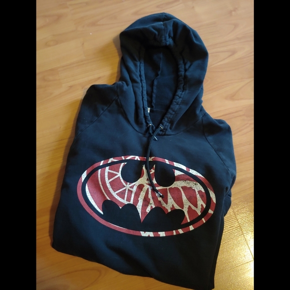 Red wings Batman hoodie - Picture 2 of 3